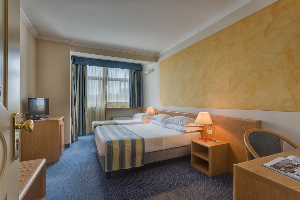 Hotel Continental Brescia Roncadelle Екстериор снимка